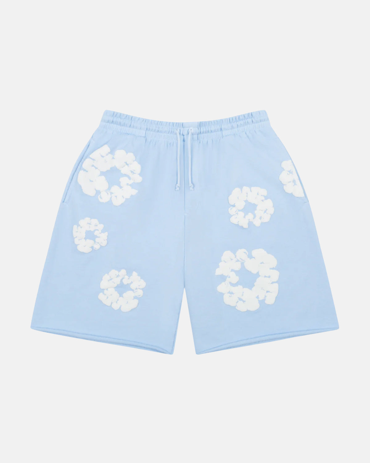 De babyblauwe katoenen korte broek met kransmotief
