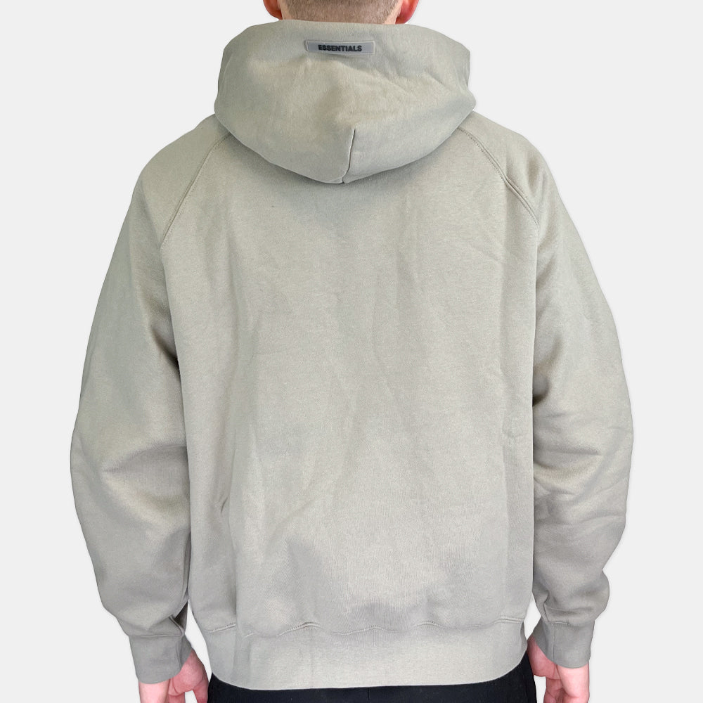 Handla Fear of God Essentials "Cement" Applique hoodie (FW20) online | Smidigt och enkelt på nätet - Merchsweden |